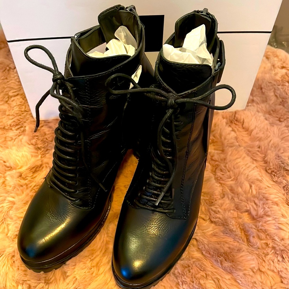 DOLCE VITA DAYONA BLACK LEATHER BOOTIES